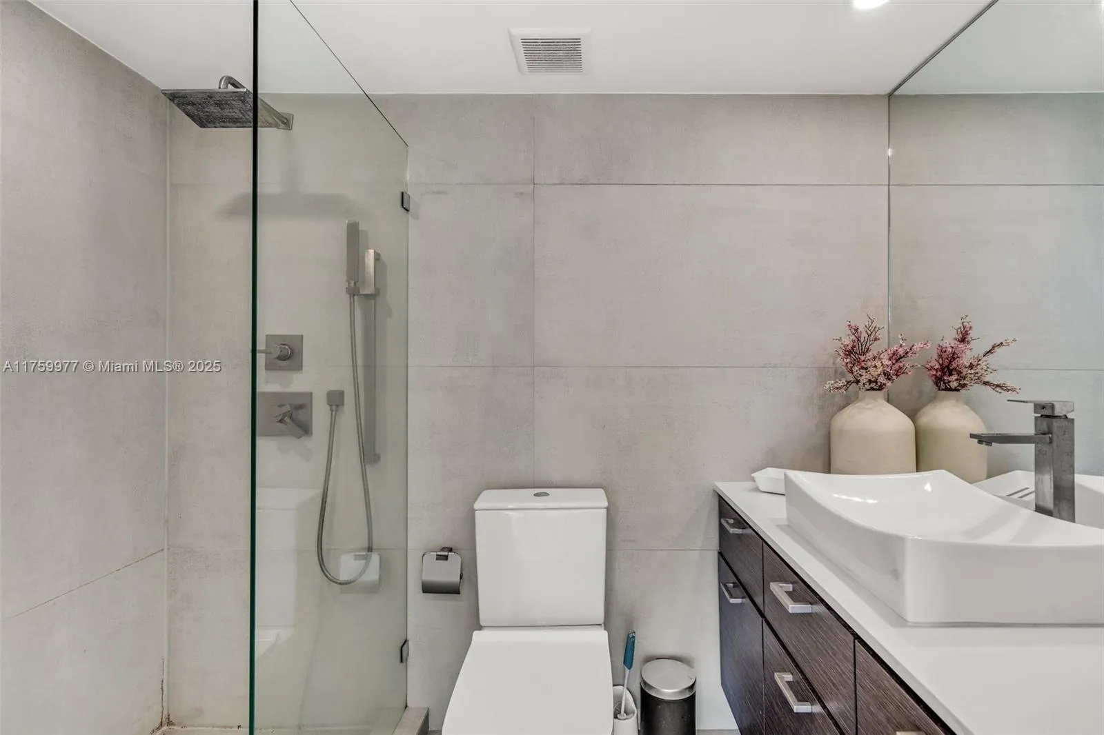 Miami Beach, Florida 33140, United States, 2 Bedrooms Bedrooms, ,2 BathroomsBathrooms,Residential,Active,85838