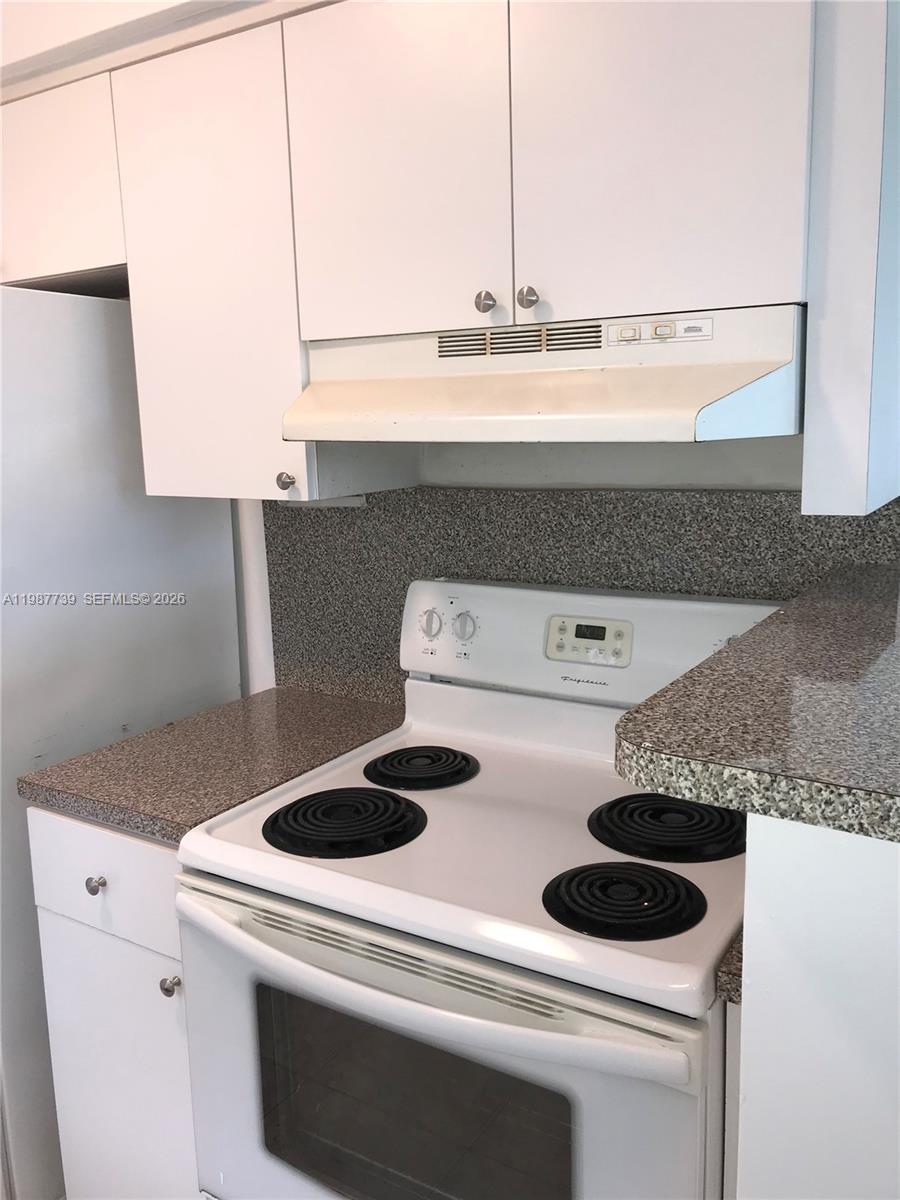 Hollywood Little Ranches - Residential Lease