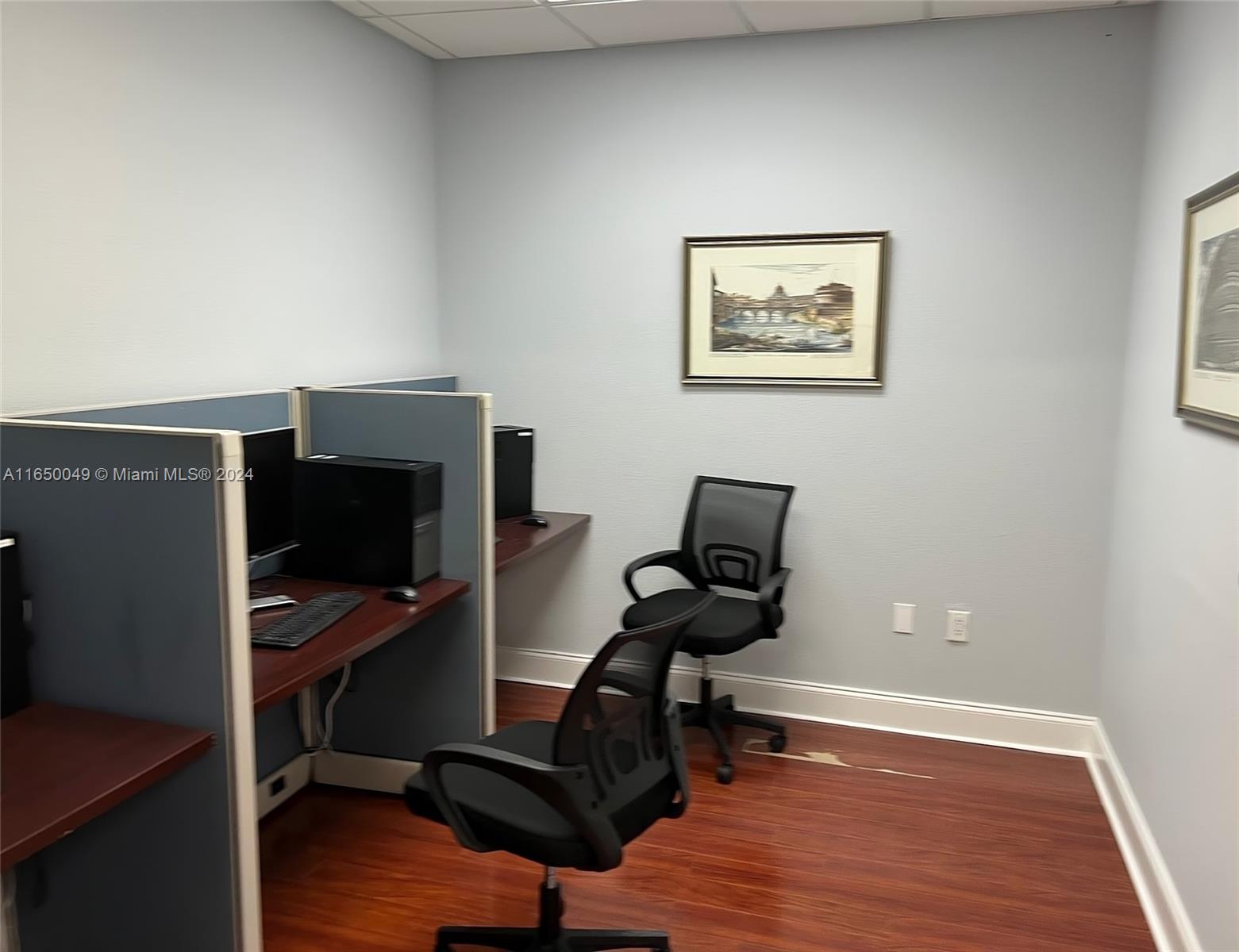 An exceptional space designed with doctors, lawyers, and distinguished professionals in mind. Featuring hardwood floors and large windows, this office offers a bright and charming atmosphere. The natural beauty of wood creates a warm and inviting ambiance, perfect for welcoming your patients and clients with style and professionalism. No matter your specialty, this space will adapt perfectly to your needs. Whether you require a comfortable waiting room, private consulting rooms, or well-equipped meeting rooms. Strategically located on Hollywood's Ocean Drive, our office offers a prime location, easily accessible for both you and your clients.