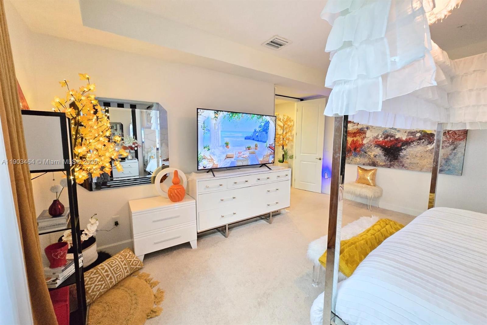 SAWGRASS LAKES - Residential