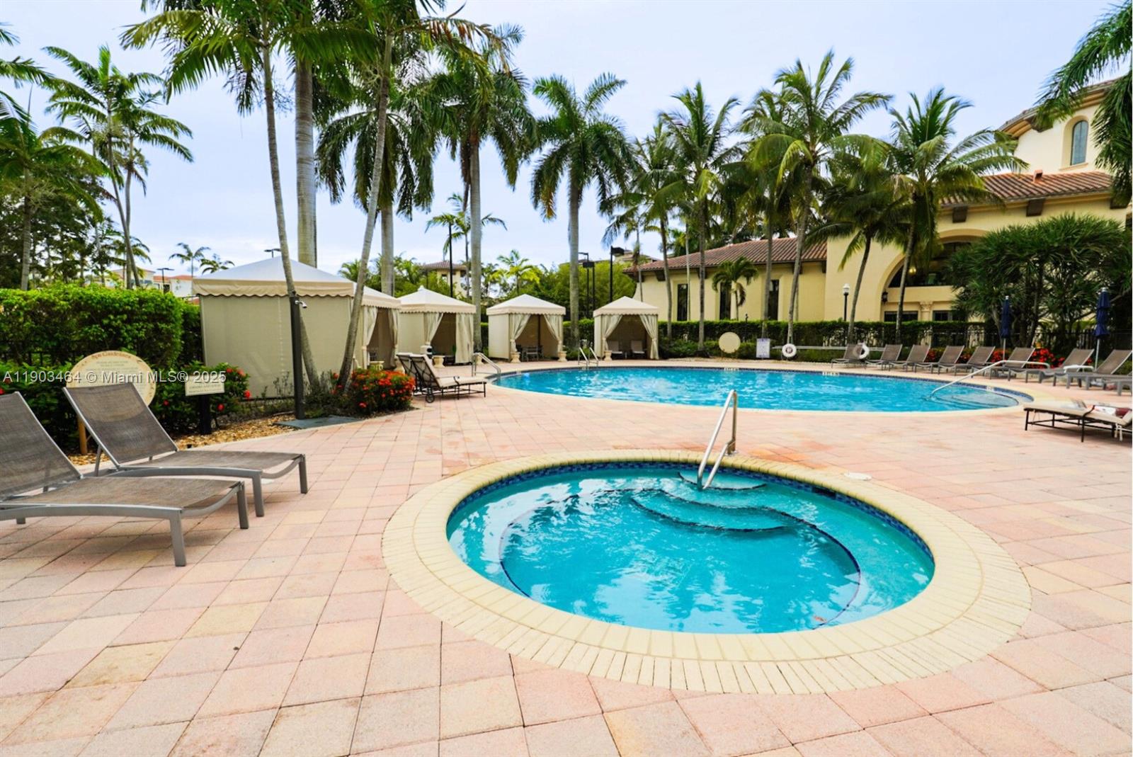 SAWGRASS LAKES - Residential