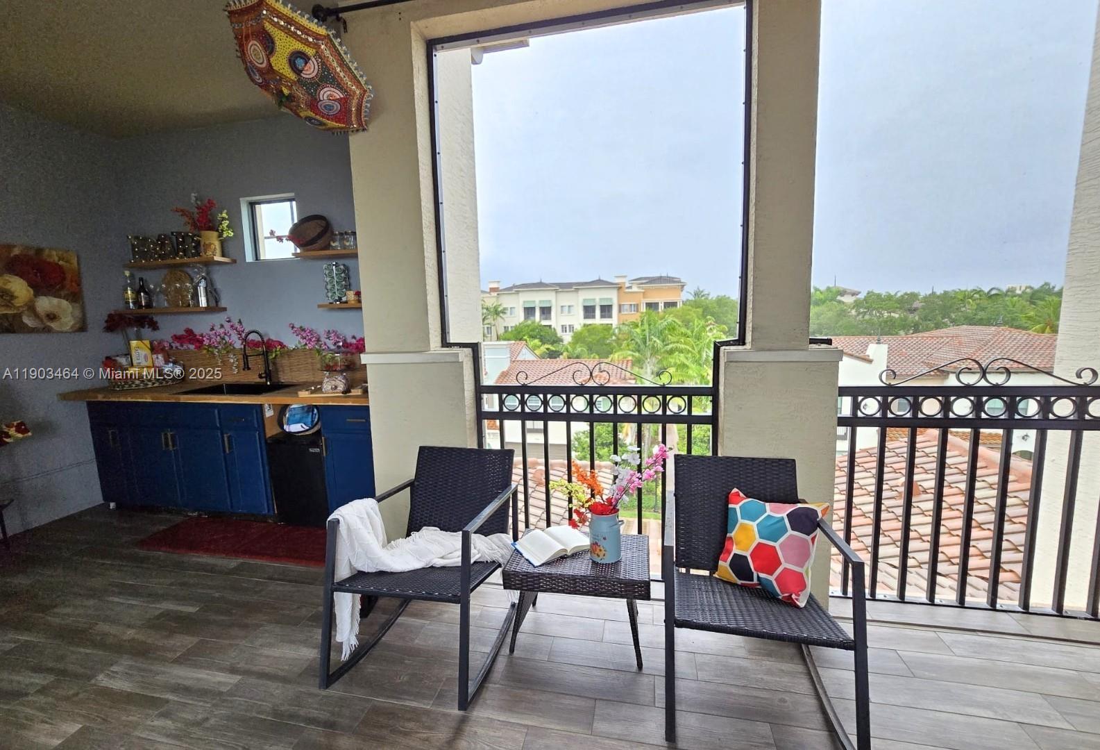 SAWGRASS LAKES - Residential