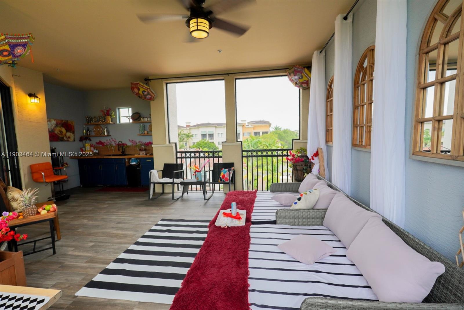 SAWGRASS LAKES - Residential