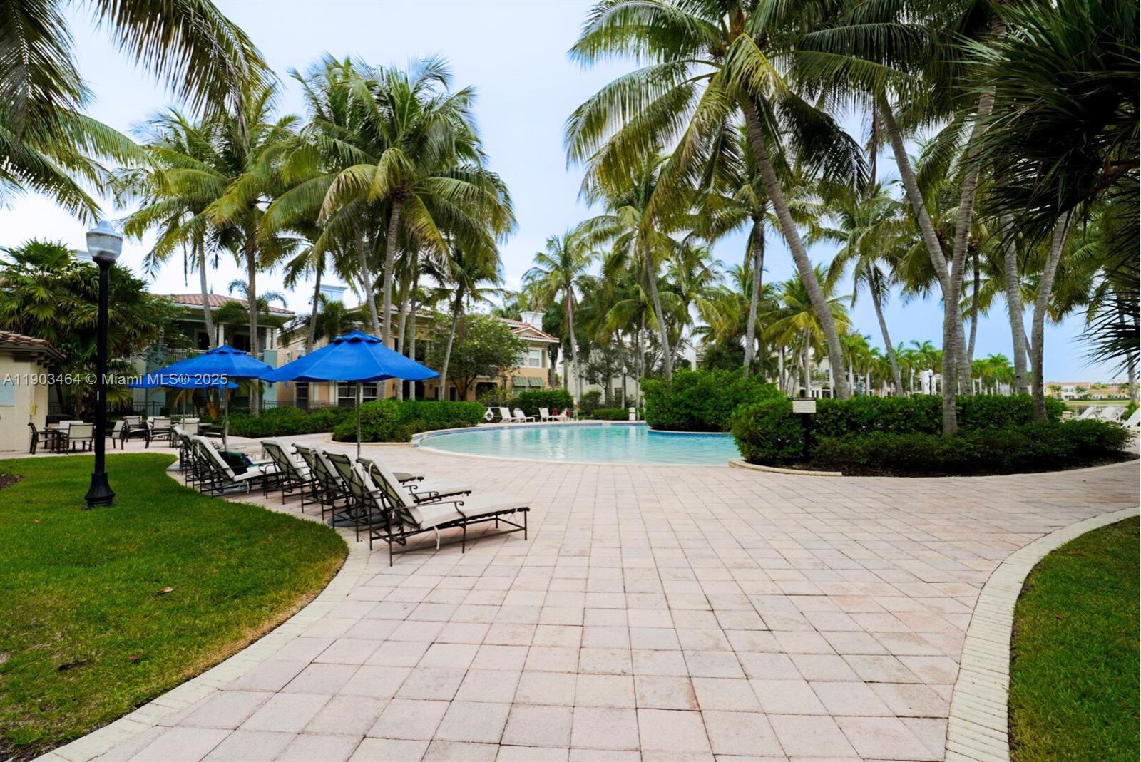 SAWGRASS LAKES - Residential