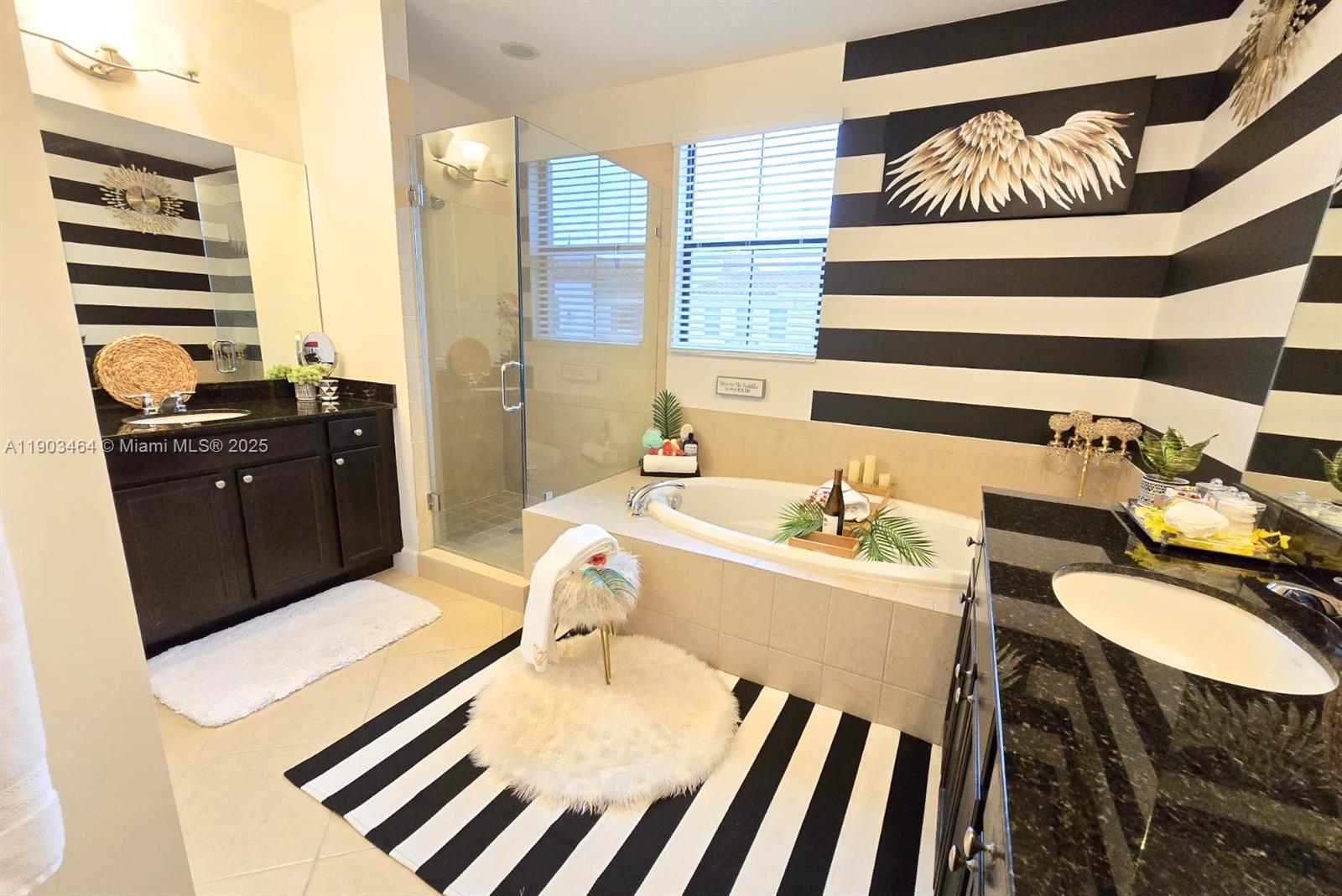 SAWGRASS LAKES - Residential