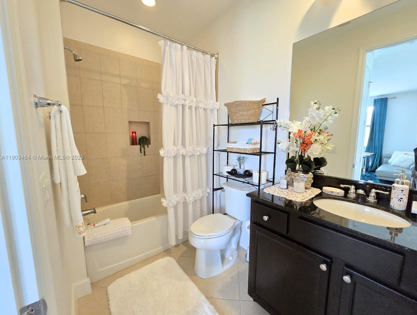 SAWGRASS LAKES - Residential