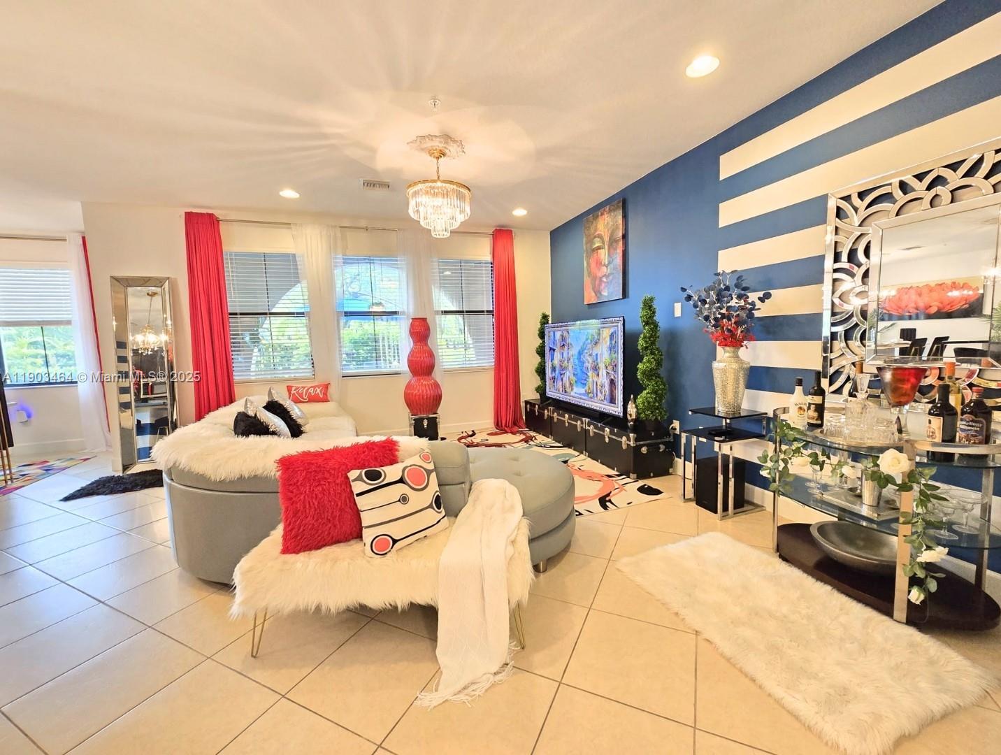 SAWGRASS LAKES - Residential