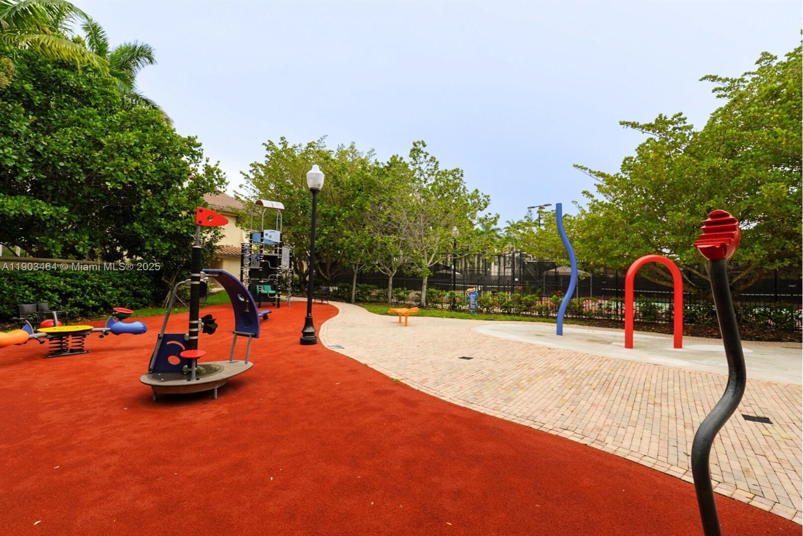 SAWGRASS LAKES - Residential