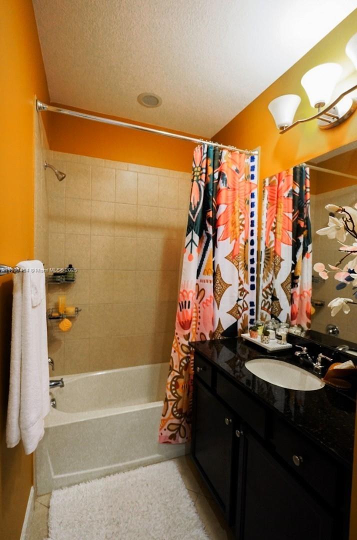 SAWGRASS LAKES - Residential