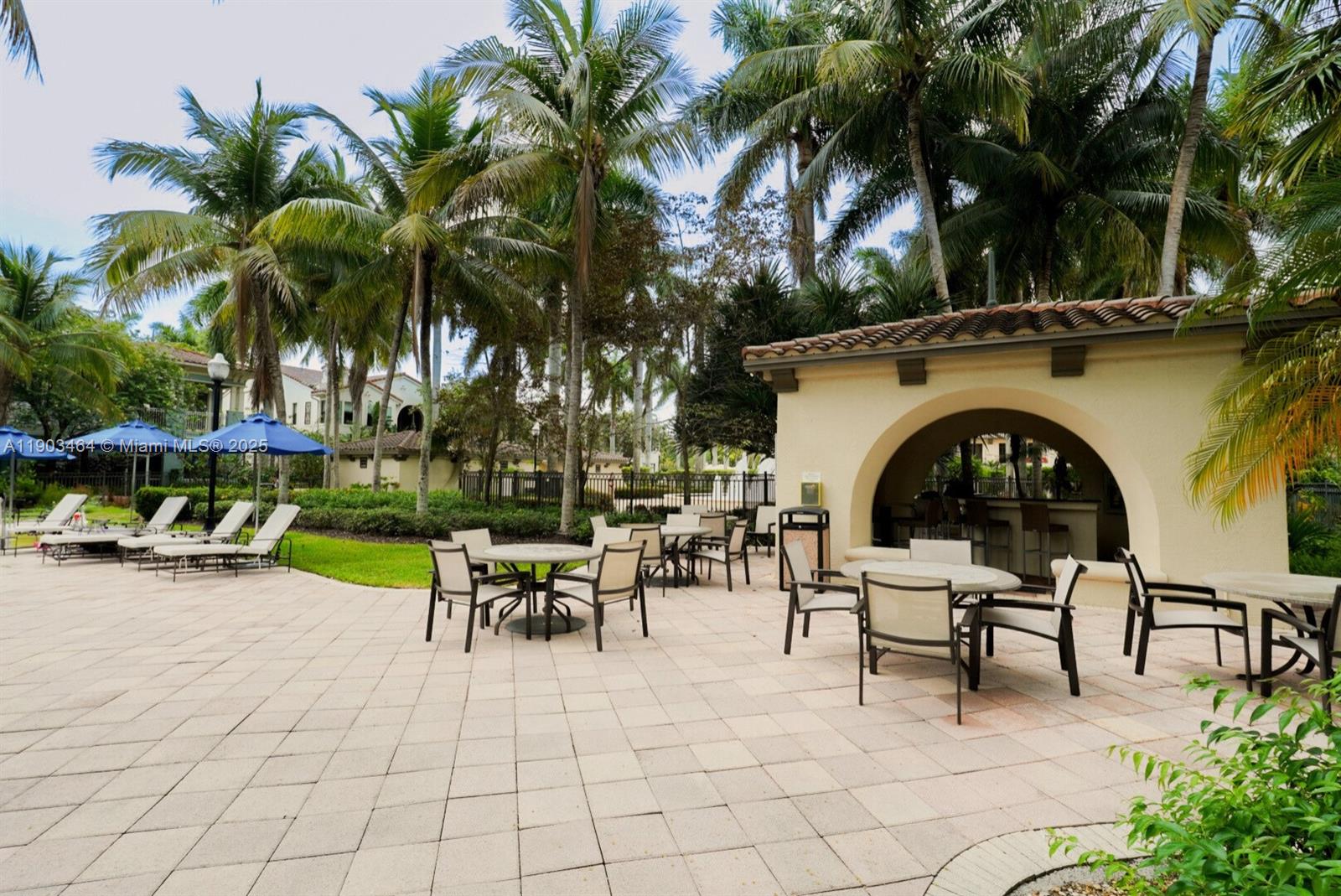 SAWGRASS LAKES - Residential