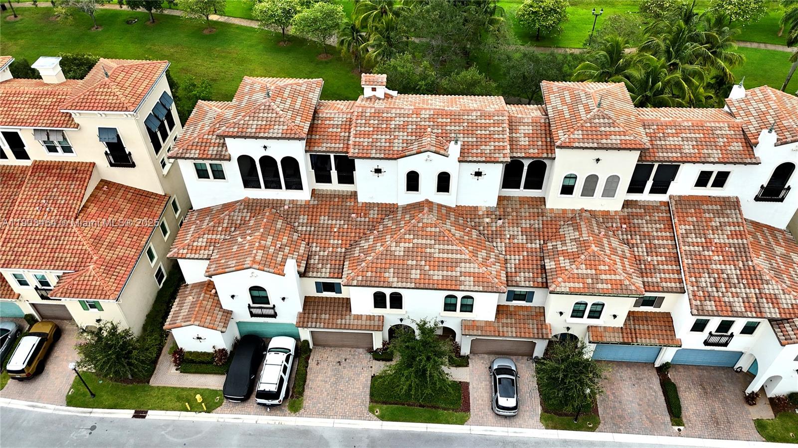 SAWGRASS LAKES - Residential