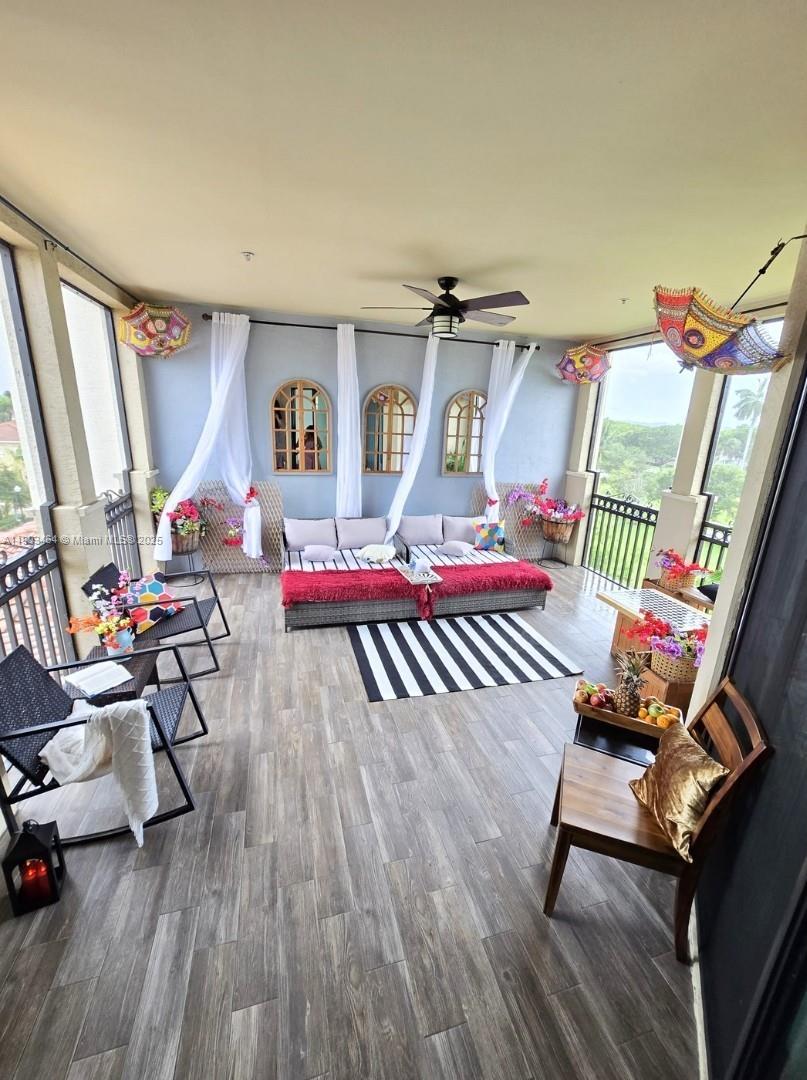 SAWGRASS LAKES - Residential