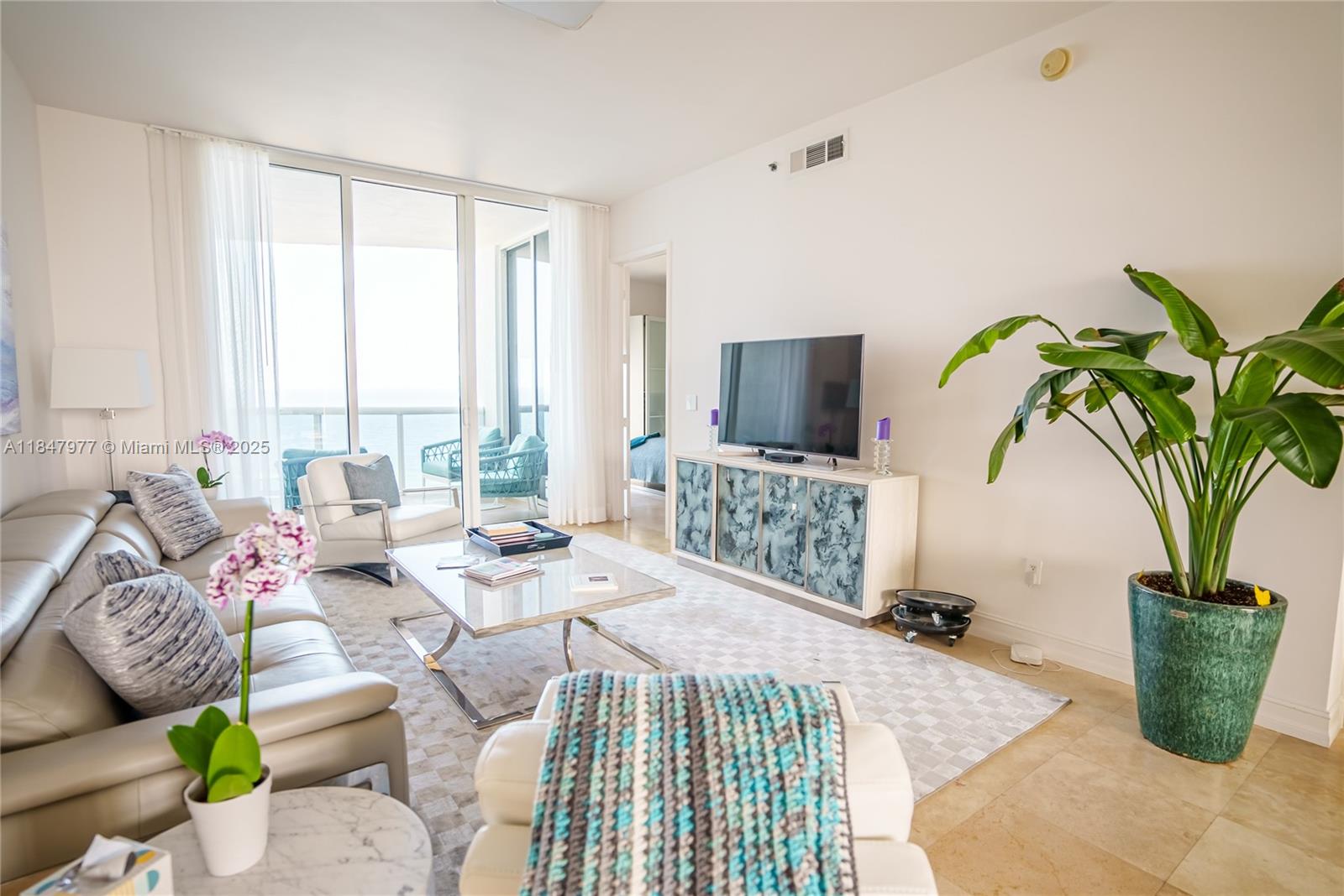 15901 Collins Ave 1104