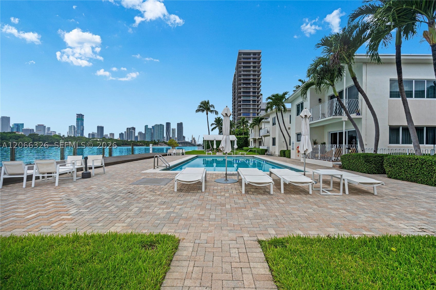 1120 Venetian Way 1C