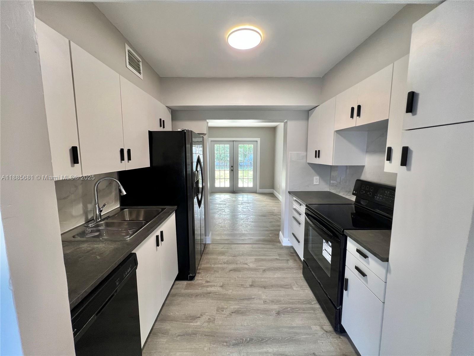 HOLLYWOOD BEACH HEIGHTS S - Residential Lease