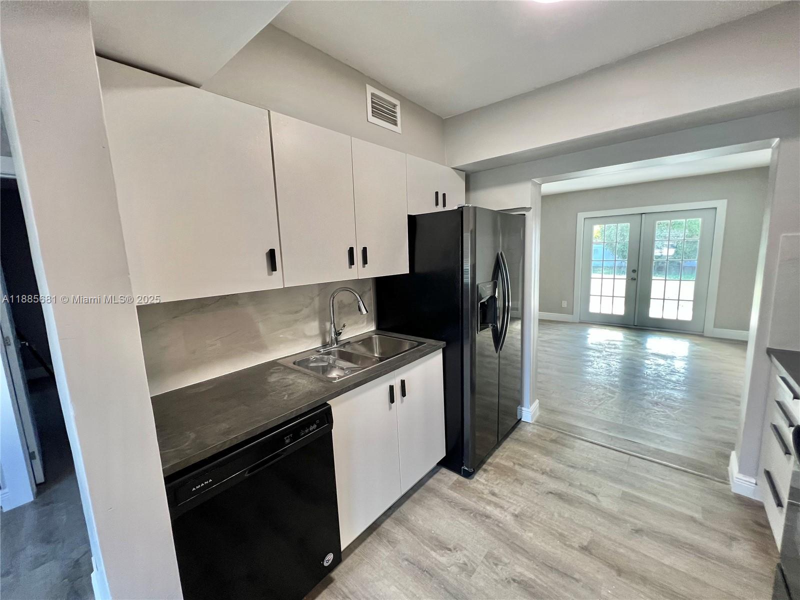 HOLLYWOOD BEACH HEIGHTS S - Residential Lease