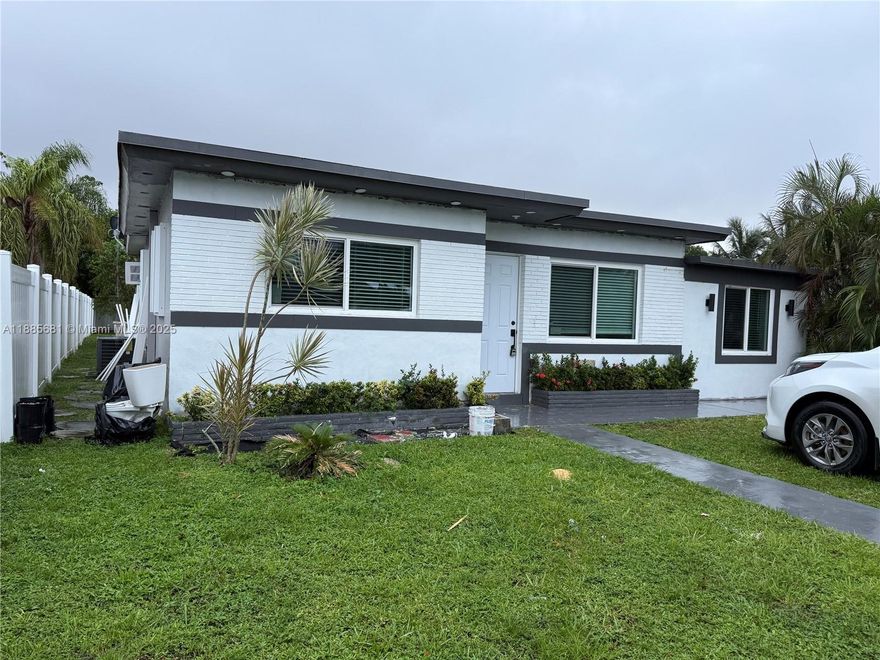 SECTION 8 WELCOME, ESPECTACULAR PROPERTY TO RENT THIS COZY SINGLE FAMILY HOME WITH 3 BEDROOMS AND 2 BATHROOMS AND AN ADDITIONAL ROOM THAT CAN BE USED AS AN OFFICE , BEDROOM, PLAYROOM OR FOR IN LAW-QUARTERS. LAUNDRY, REMODELED FLOORS, BATHROOM AND KITCHEN. BIG BACKYARD FOR ENTERTAINMENT AND RELAXATION.CENTRAL AC, CONVENIENTLY  LOCATED TO SHOPPING CENTERS, EXPRESS WAYS, LOCAL AMENITIES, VERY NICE NEIGHBORHOOD.