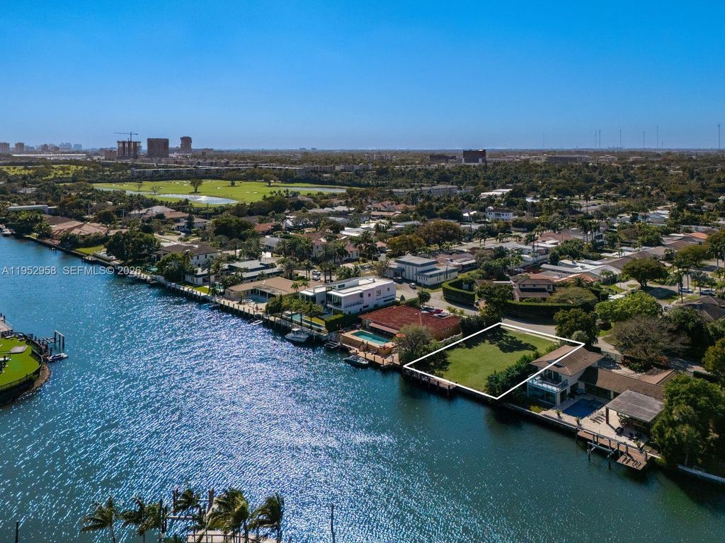 Photo of 1101 Diplomat Pkwy, Hollywood, FL 33019 (MLS # A11952958)