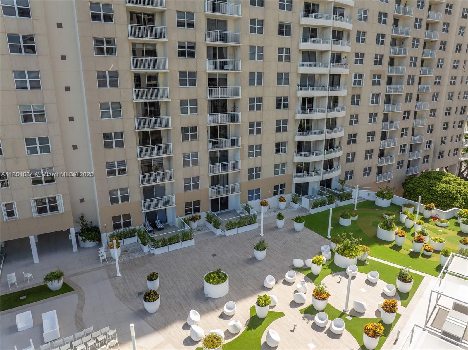 ISOLA CONDO - Residential