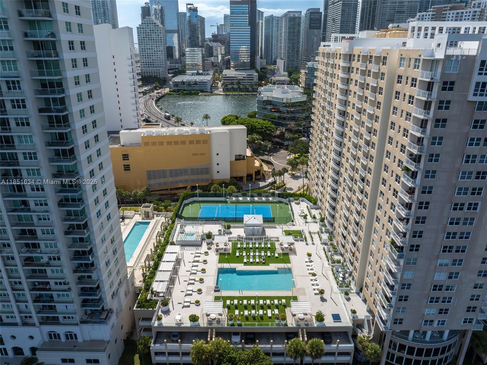 ISOLA CONDO - Residential