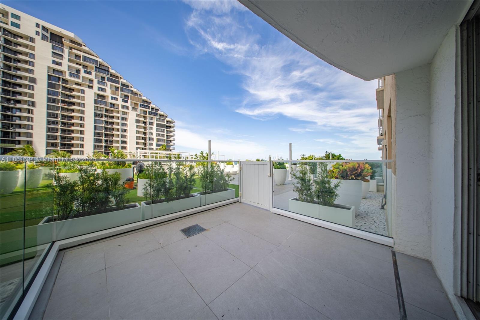 ISOLA CONDO - Residential