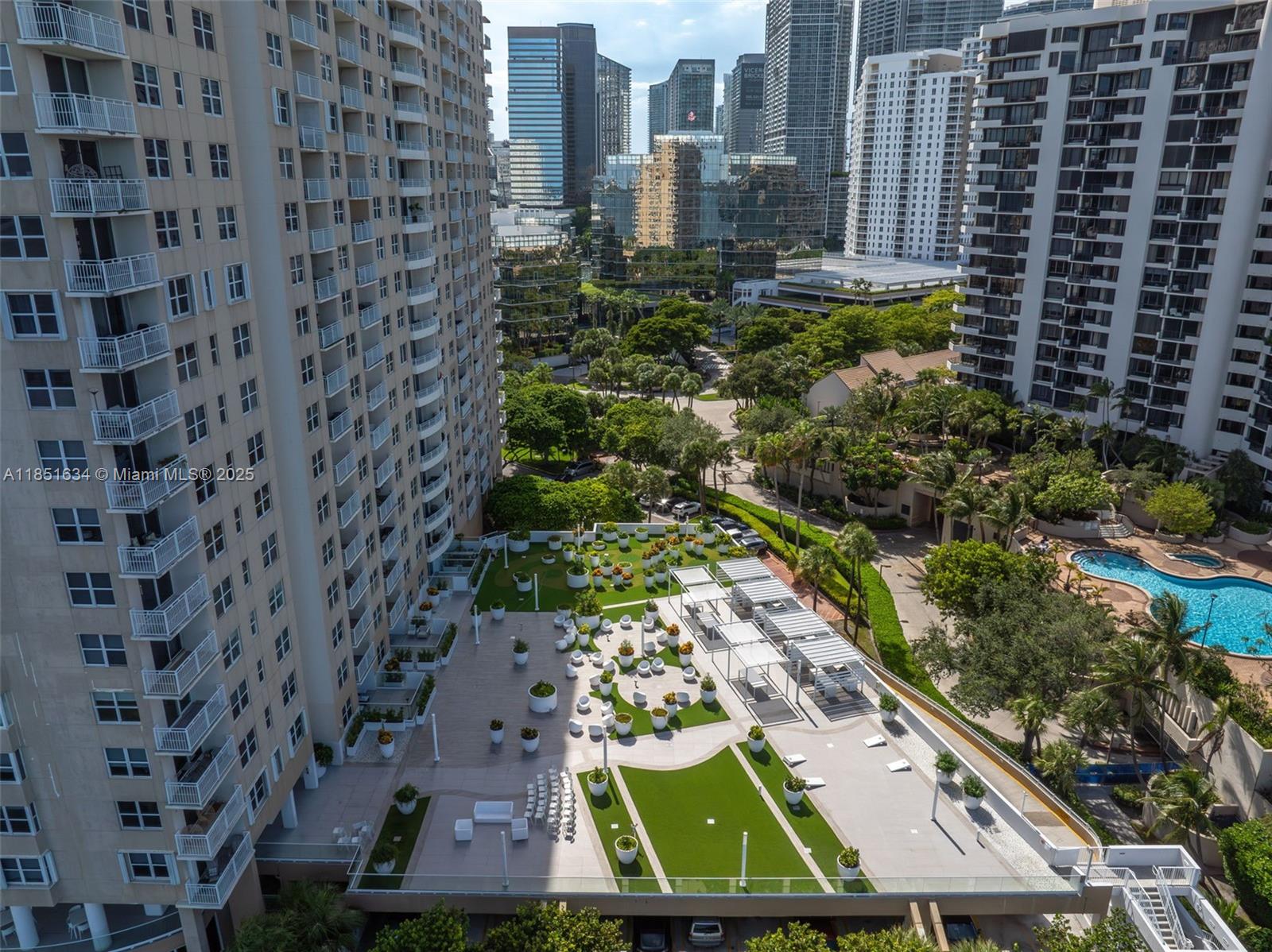 ISOLA CONDO - Residential