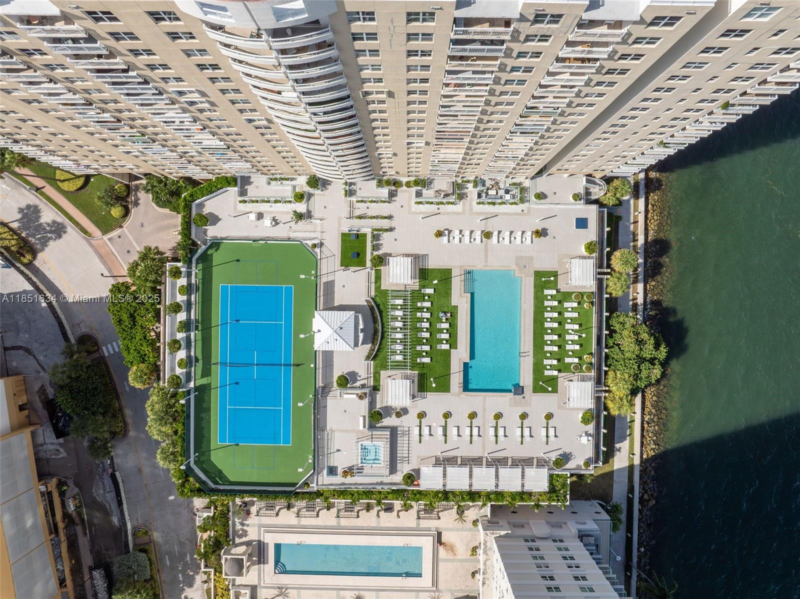 ISOLA CONDO - Residential