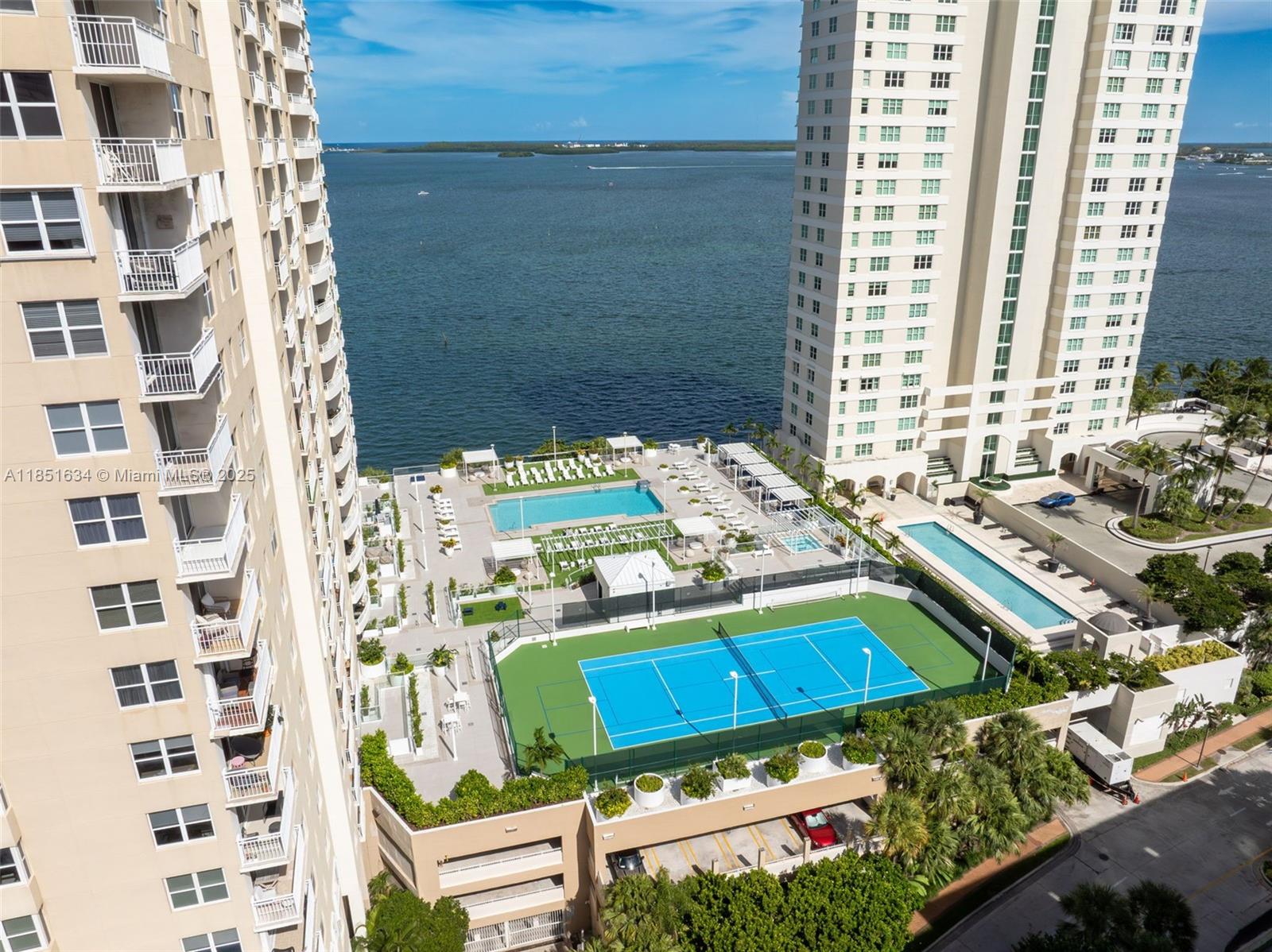 ISOLA CONDO - Residential