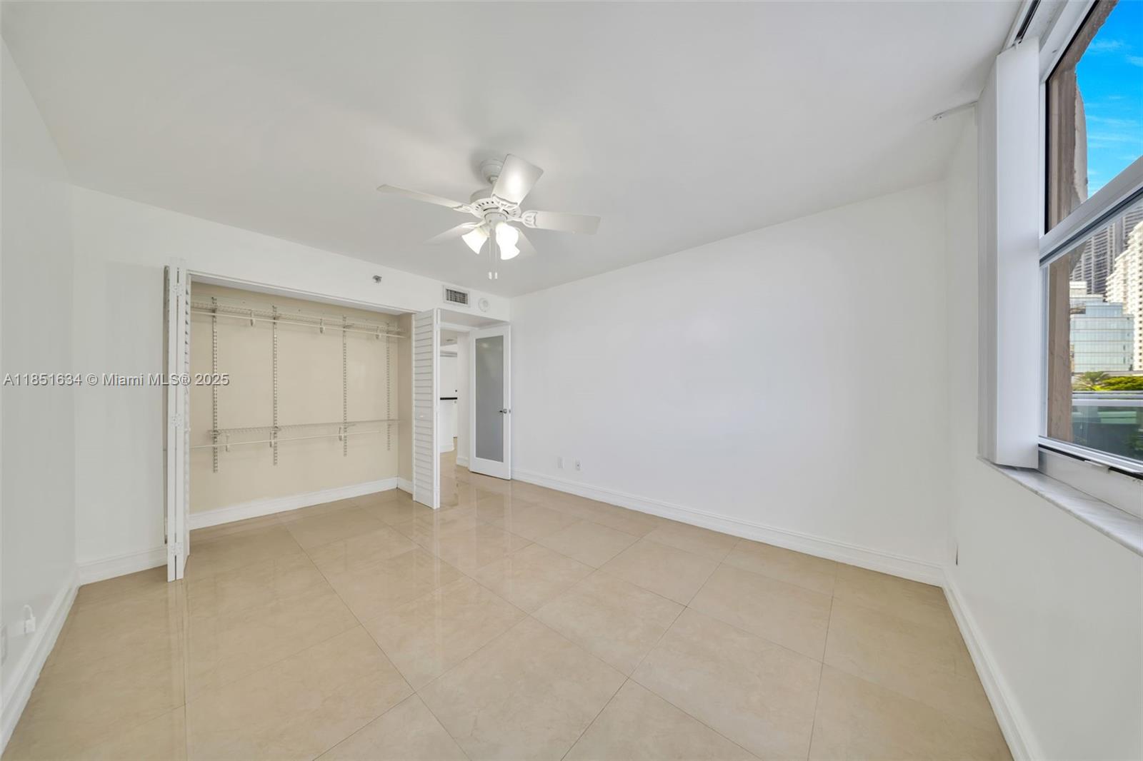 ISOLA CONDO - Residential