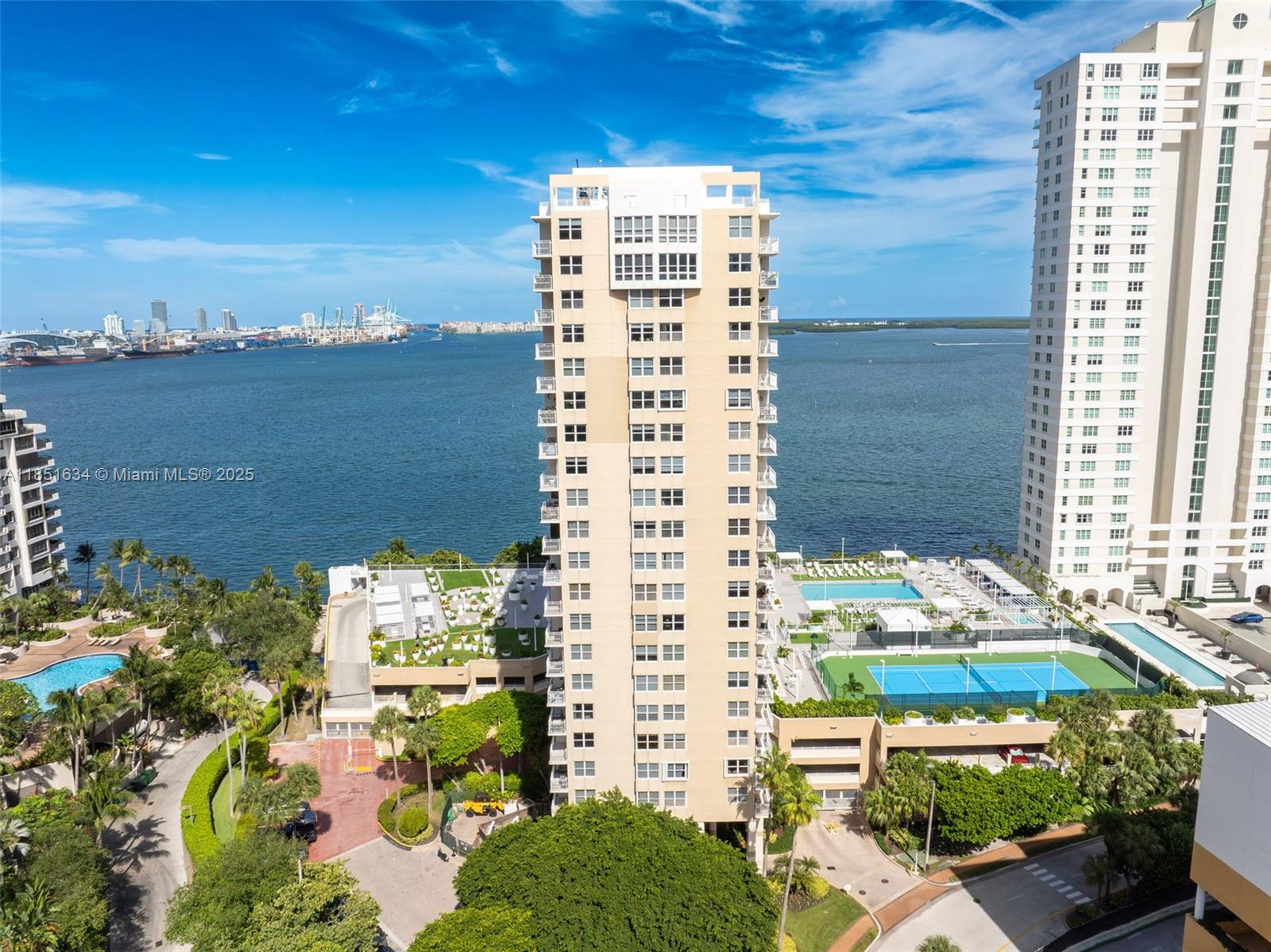 ISOLA CONDO - Residential