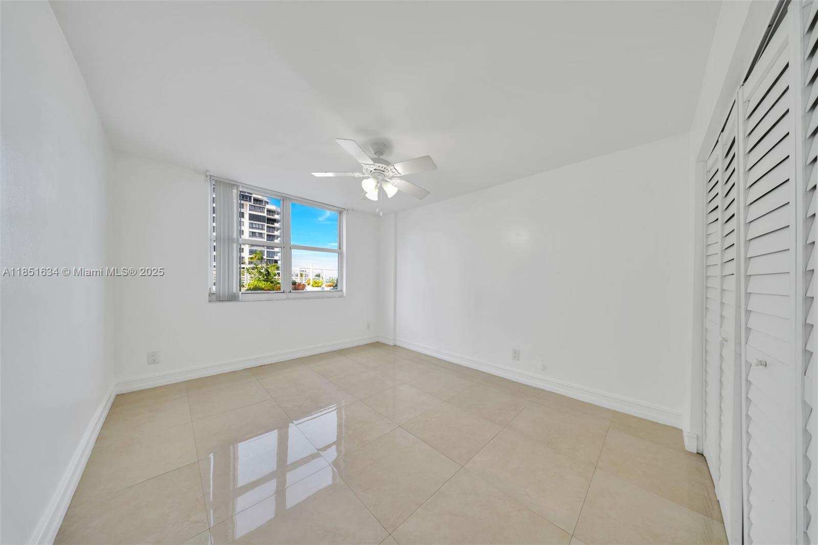 ISOLA CONDO - Residential