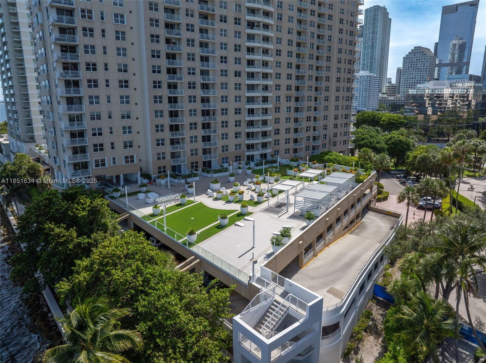 ISOLA CONDO - Residential