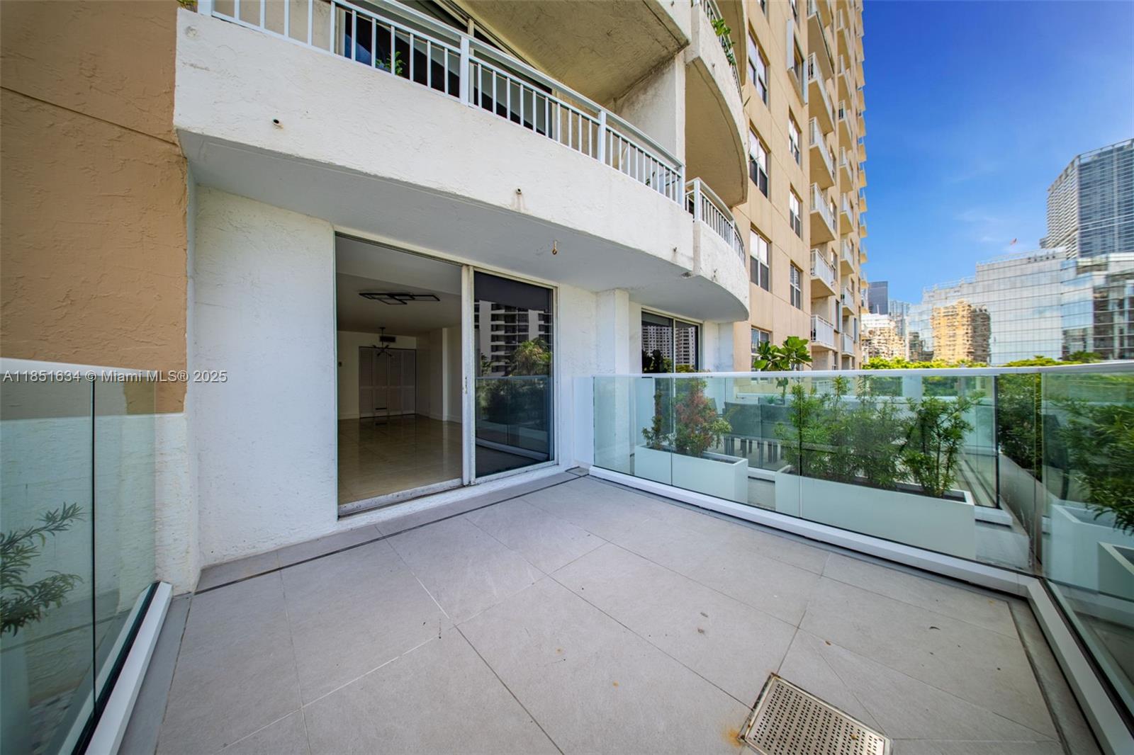 ISOLA CONDO - Residential