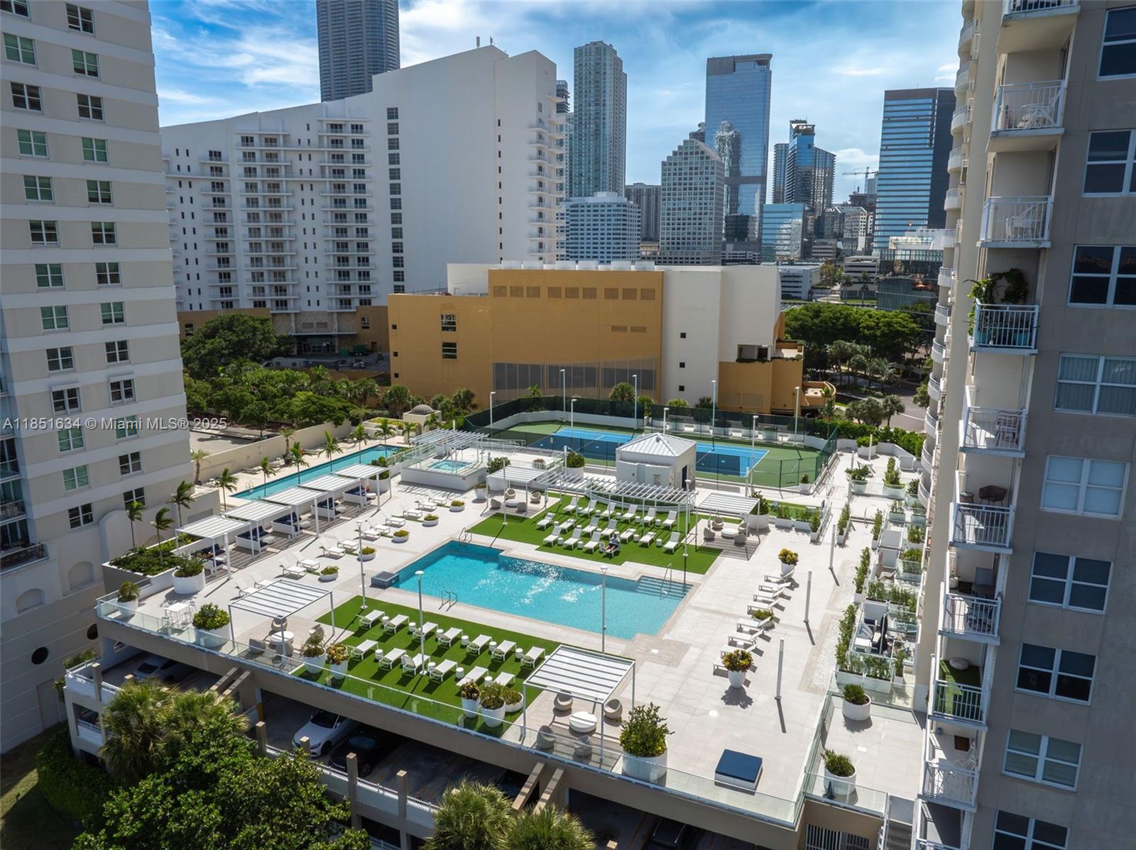 ISOLA CONDO - Residential