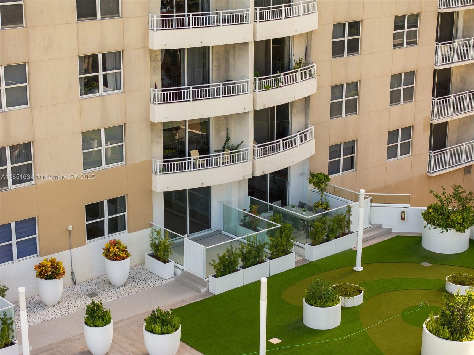 ISOLA CONDO - Residential