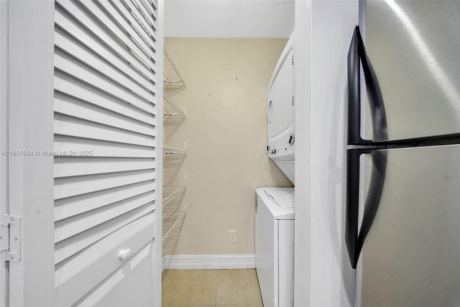 ISOLA CONDO - Residential