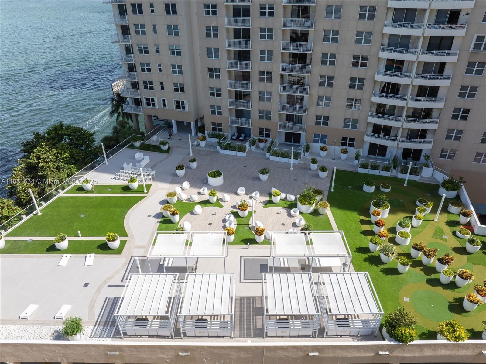 ISOLA CONDO - Residential