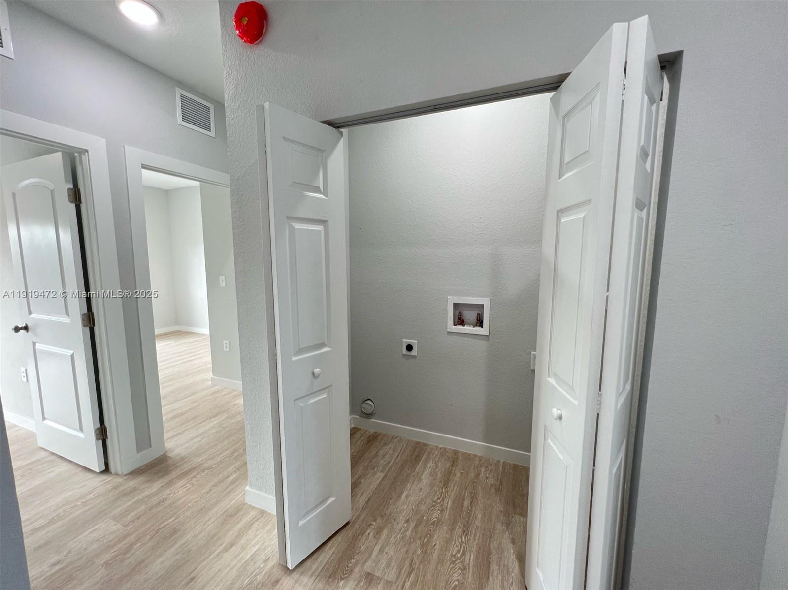 LINCOLN PARK SIXTH ADD - Residential Lease