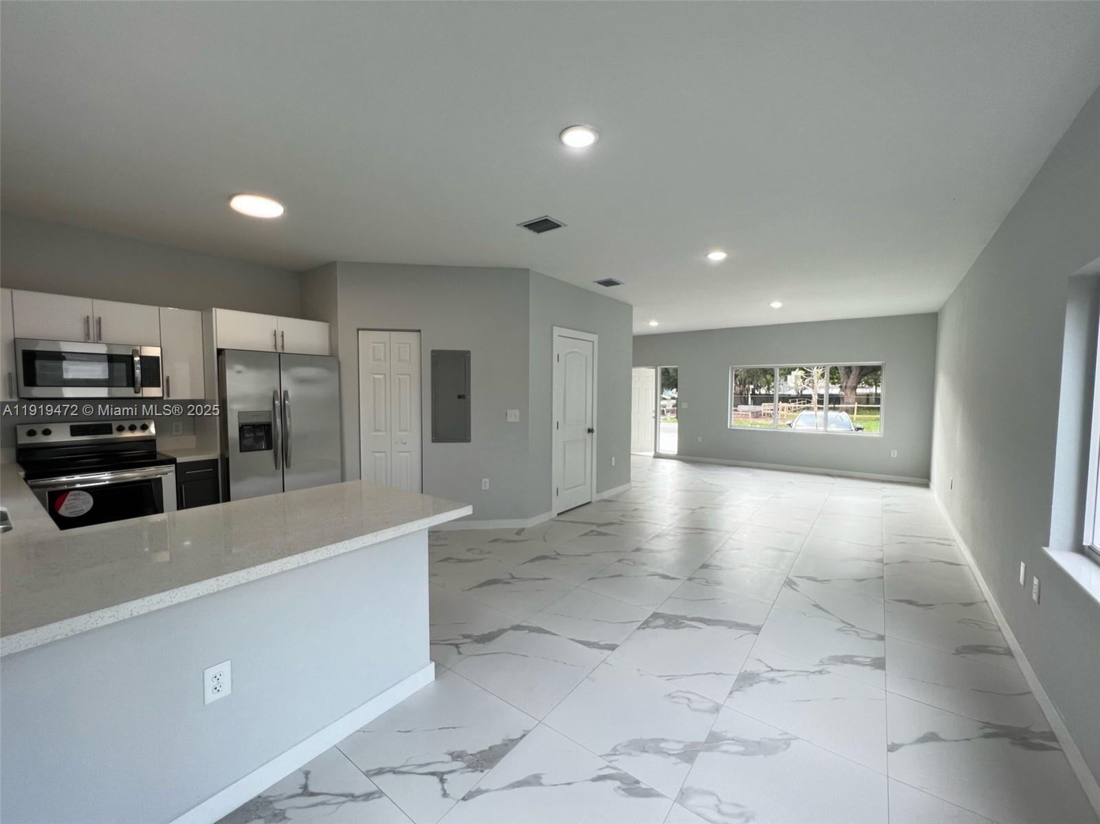 LINCOLN PARK SIXTH ADD - Residential Lease