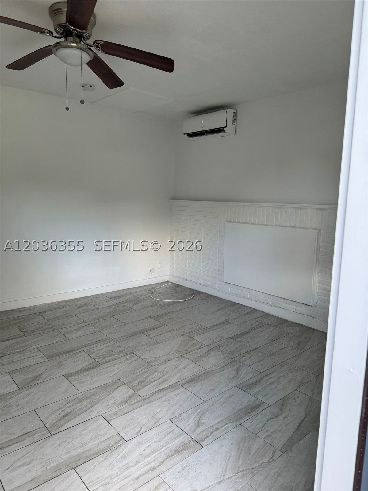 1324 N 58 AVE