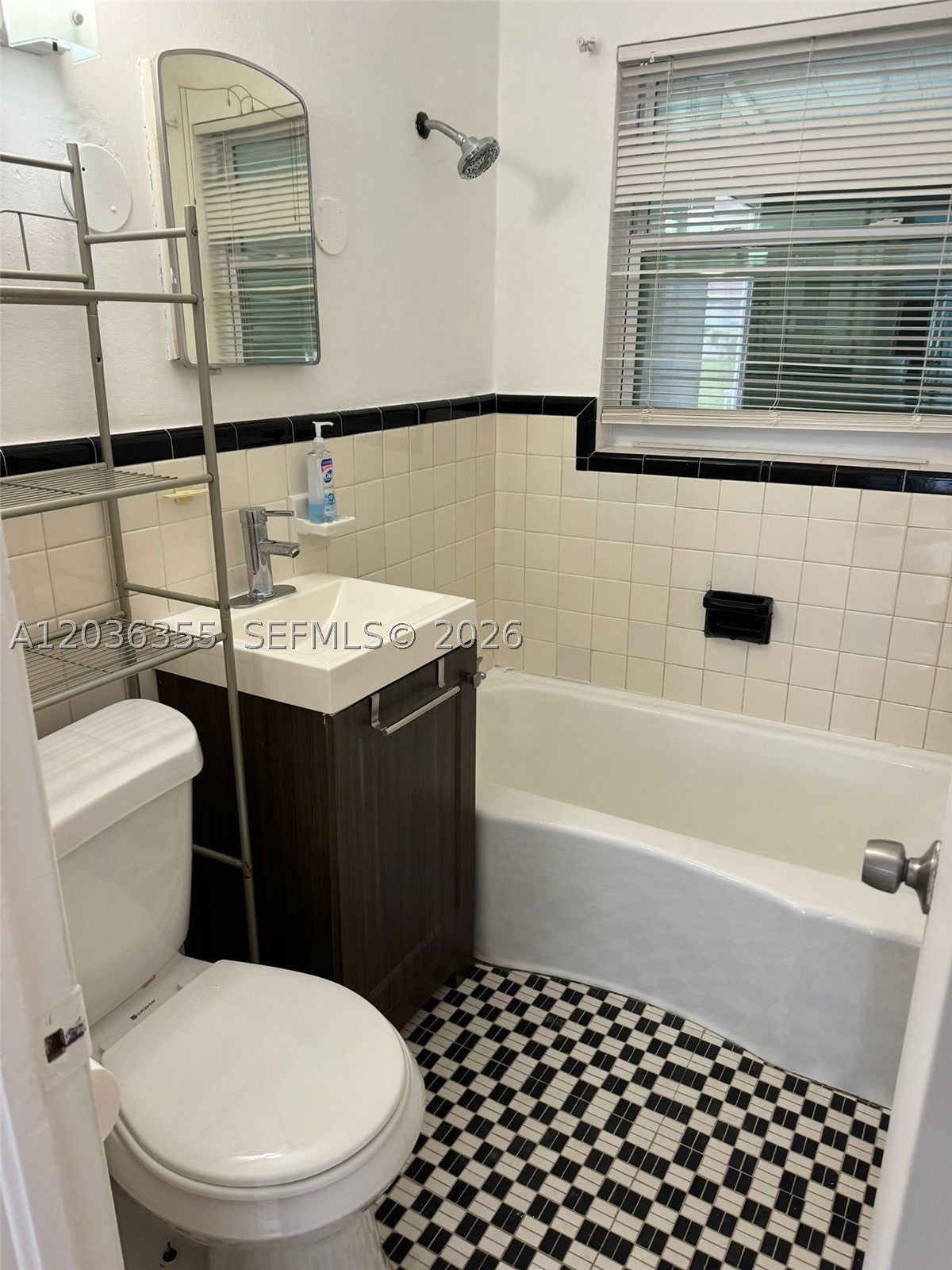 1324 N 58 AVE