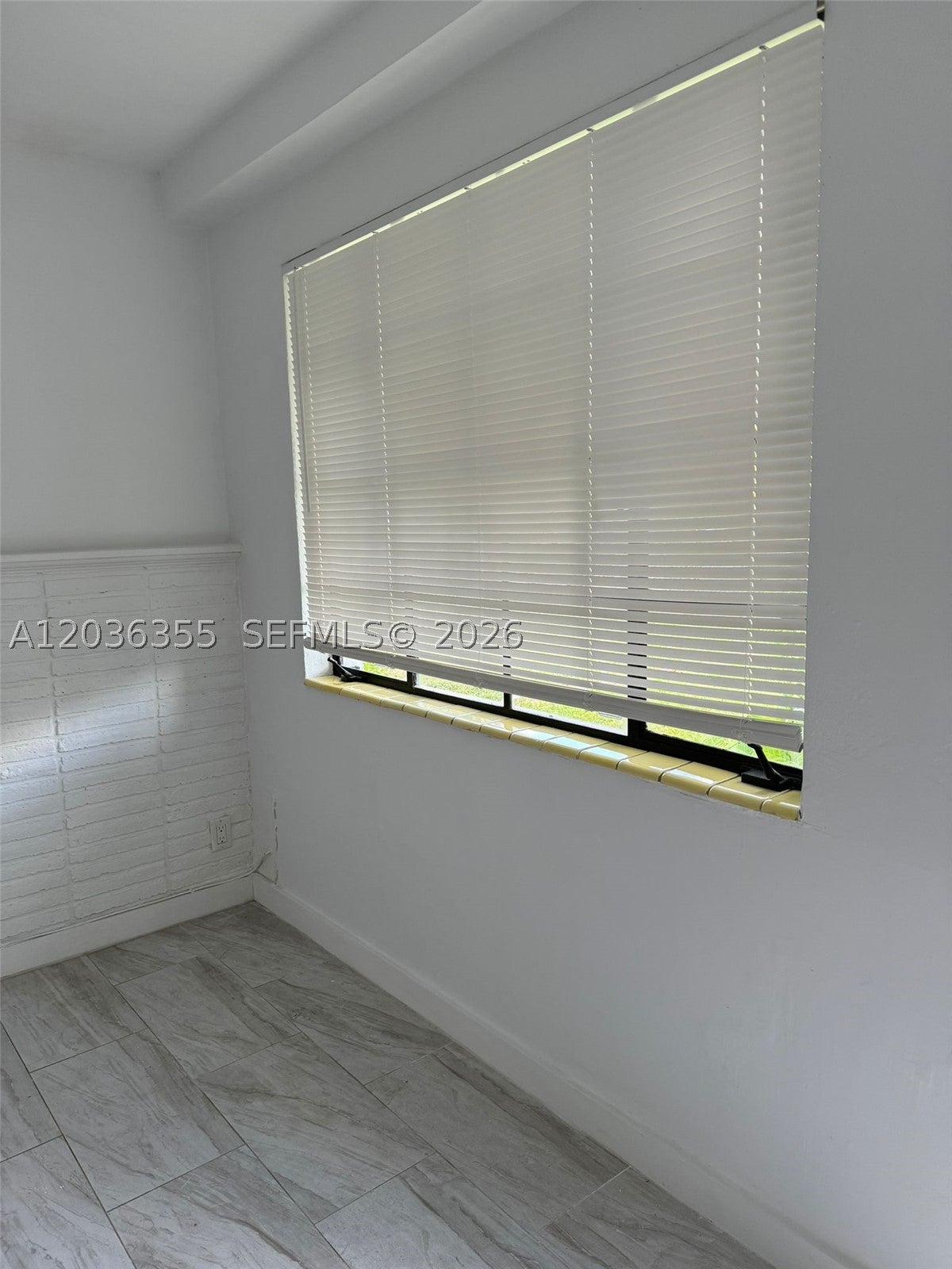 1324 N 58 AVE
