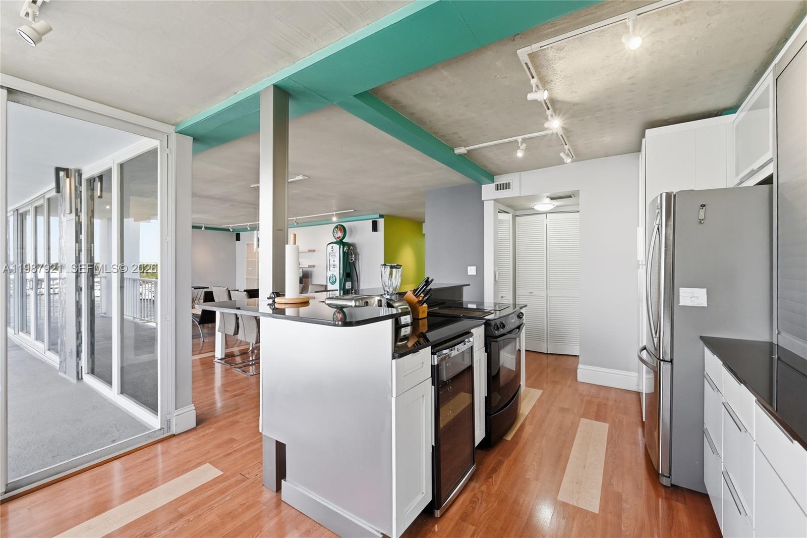 SUNRISE EAST CONDO - Residential