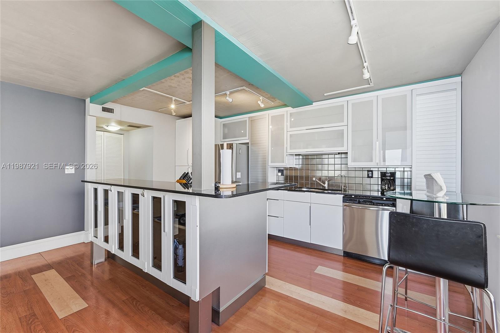 SUNRISE EAST CONDO - Residential