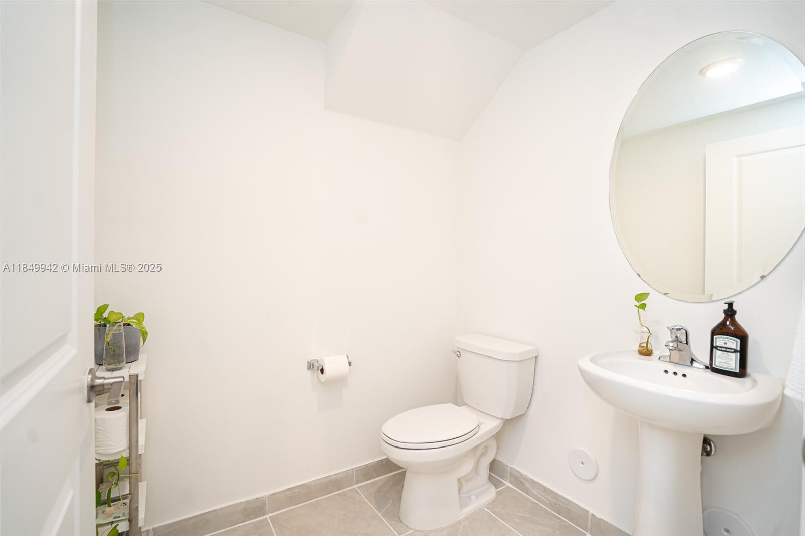 PINE ISLE - Residential