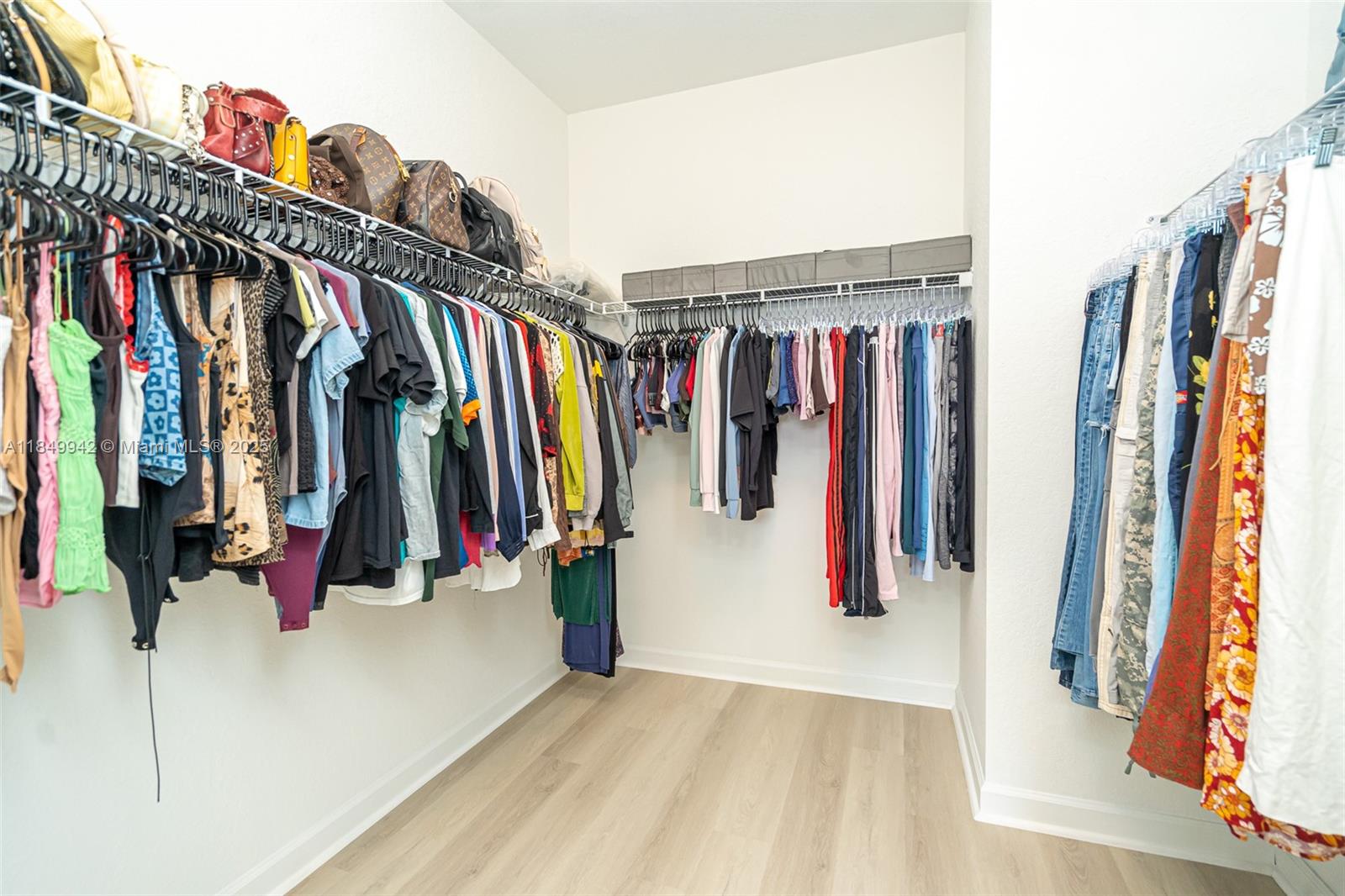 PINE ISLE - Residential