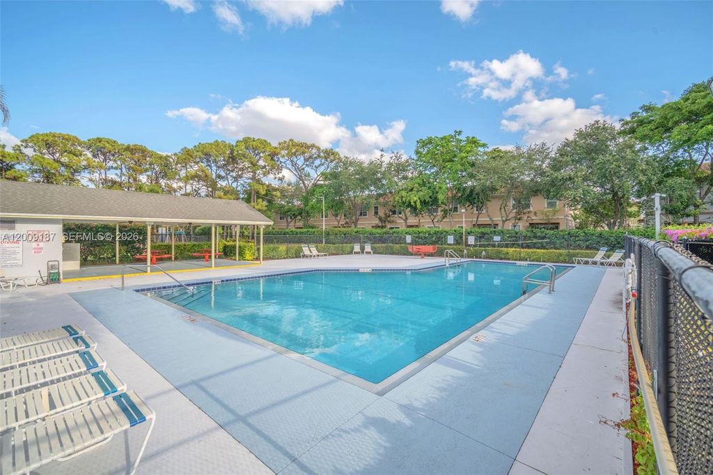 Photo of 5040 W Willow Pond Rd W, West Palm Beach, FL 33417 (MLS # A12009187)