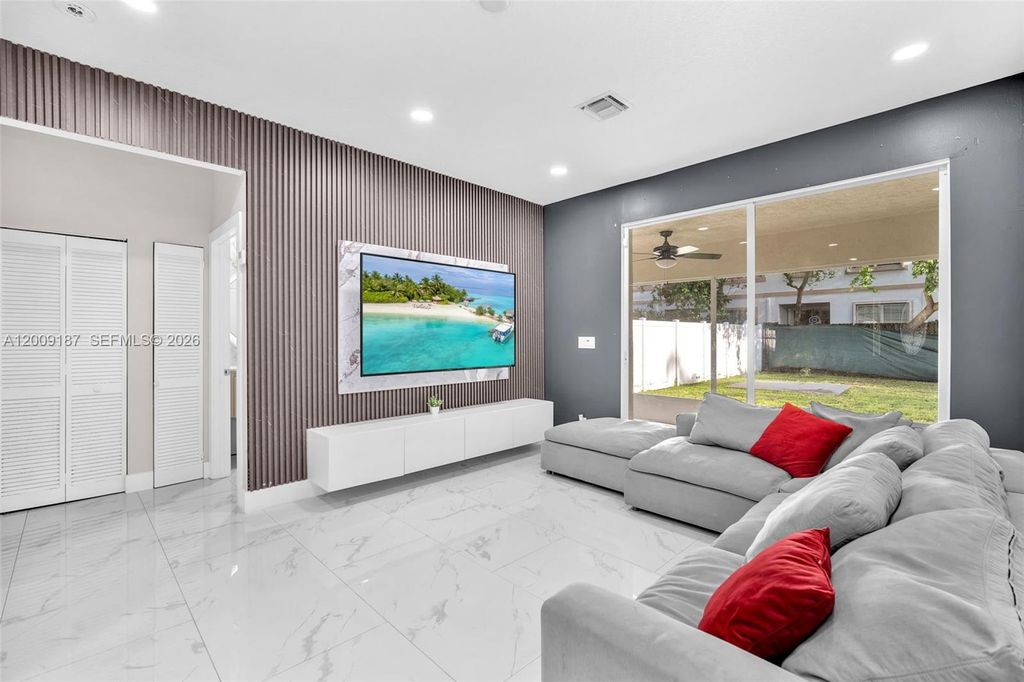 Photo of 5040 W Willow Pond Rd W, West Palm Beach, FL 33417 (MLS # A12009187)