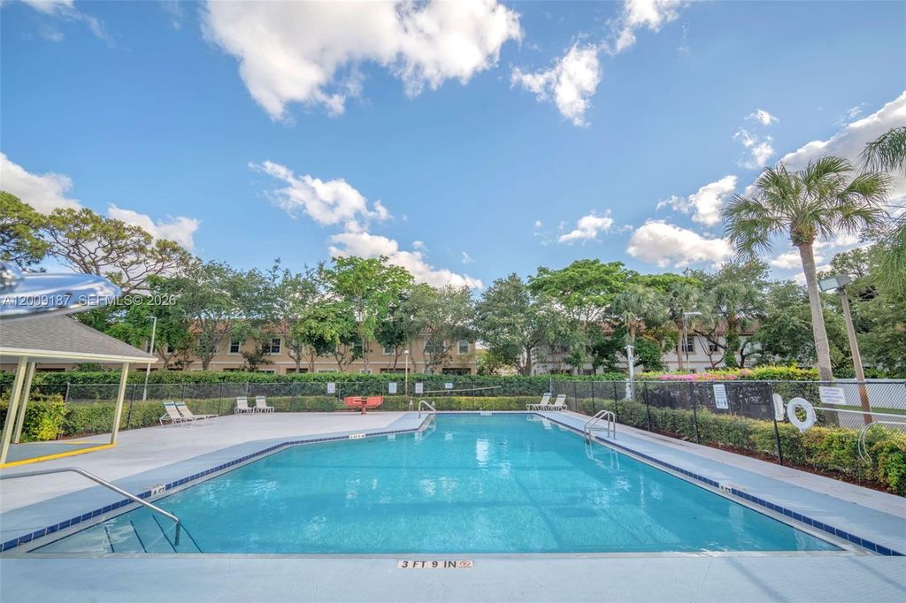 Photo of 5040 W Willow Pond Rd W, West Palm Beach, FL 33417 (MLS # A12009187)