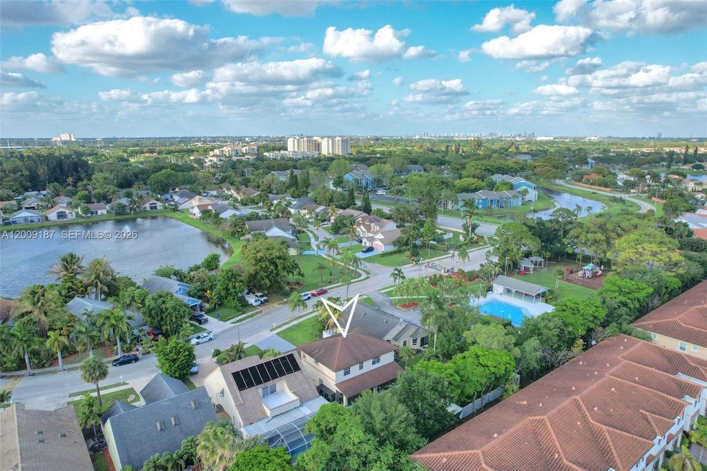 Photo of 5040 W Willow Pond Rd W, West Palm Beach, FL 33417 (MLS # A12009187)